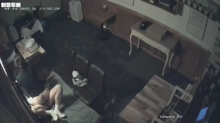 Korean Amateur Video 2026 – 커피숍 주인은 남자친구와 성관계를 가졌다.