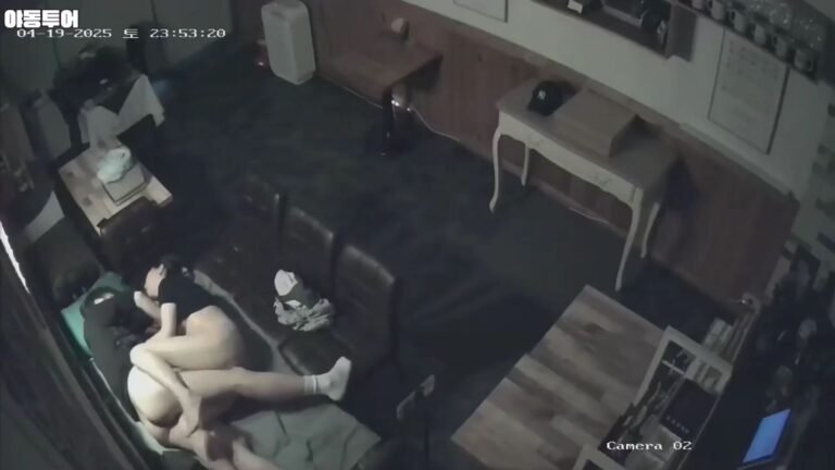Korean Amateur Video 2026 – 커피숍 주인은 남자친구와 성관계를 가졌다.